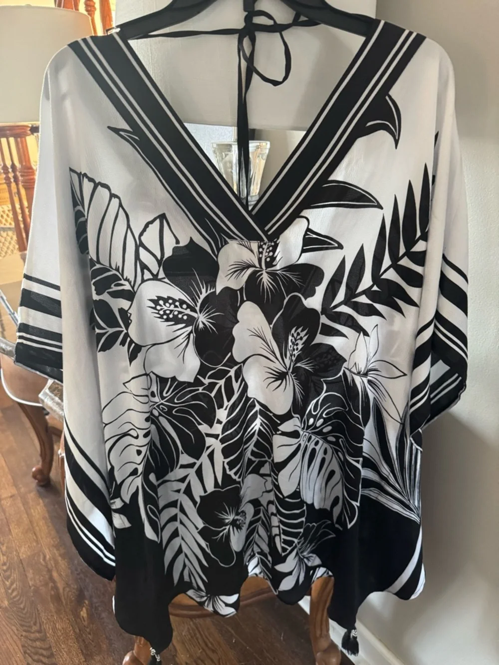 Tommy Bahama Tunic Cover up Hibiscus Printed Tunic v-neck and tropical design